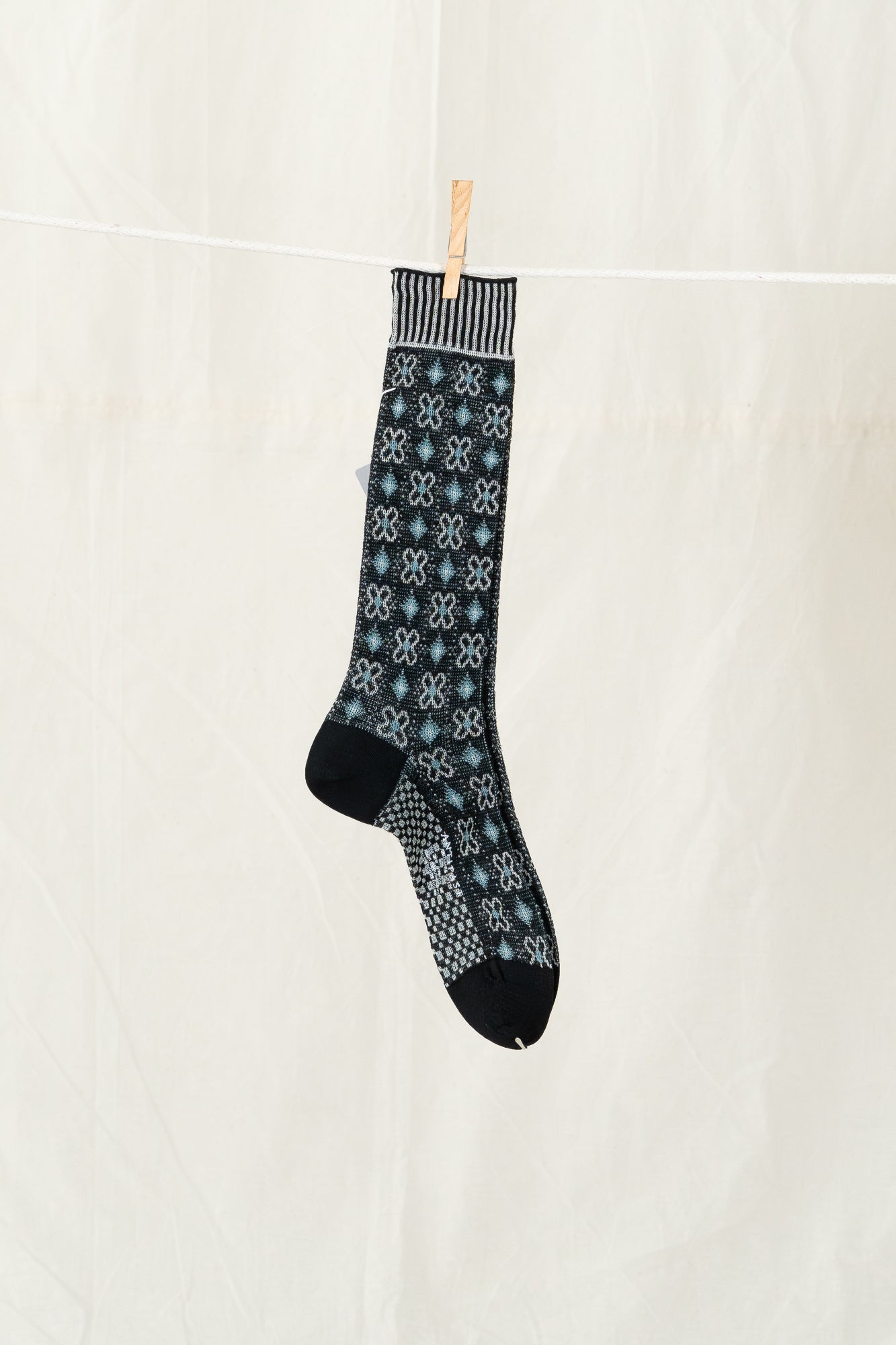 Antipast Flower Grid Men's Socks - Black