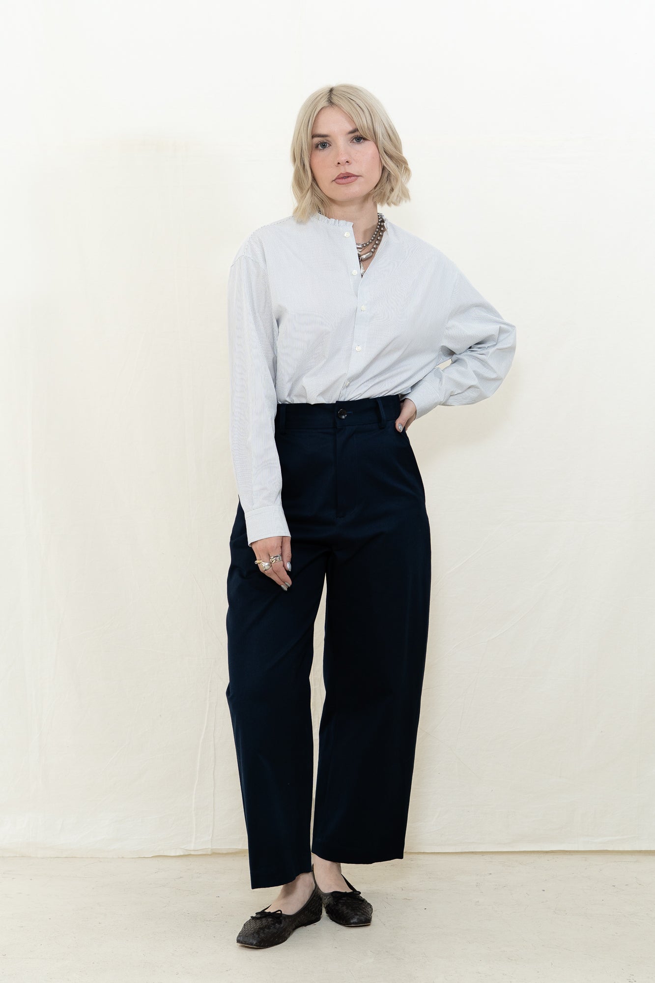 NICHOLSON & NICHOLSON Ecru LC Pant in Navy