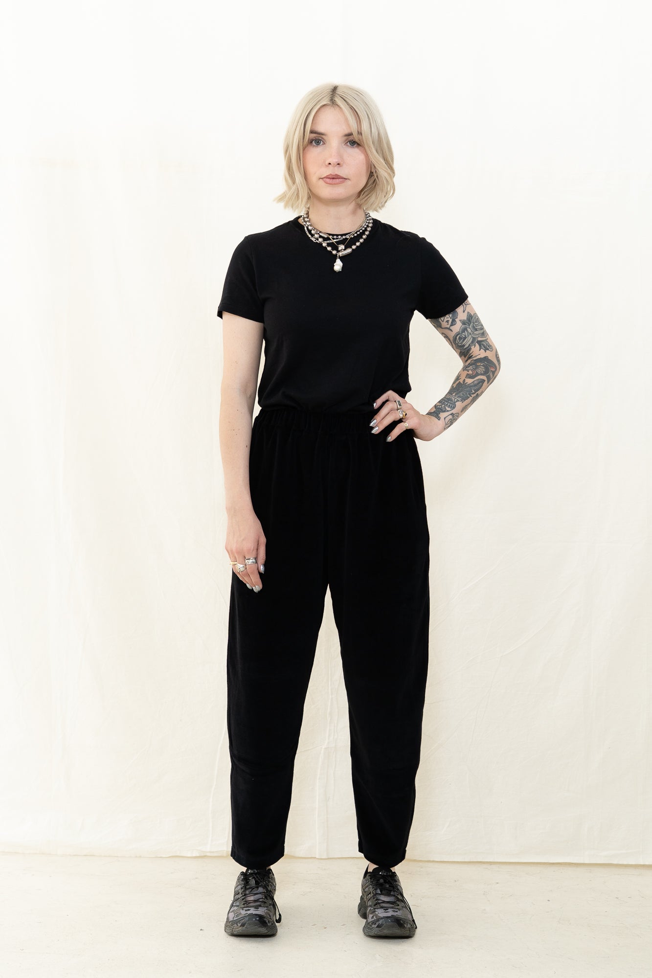 Beaumont Organic Tara Velour Pant in Black