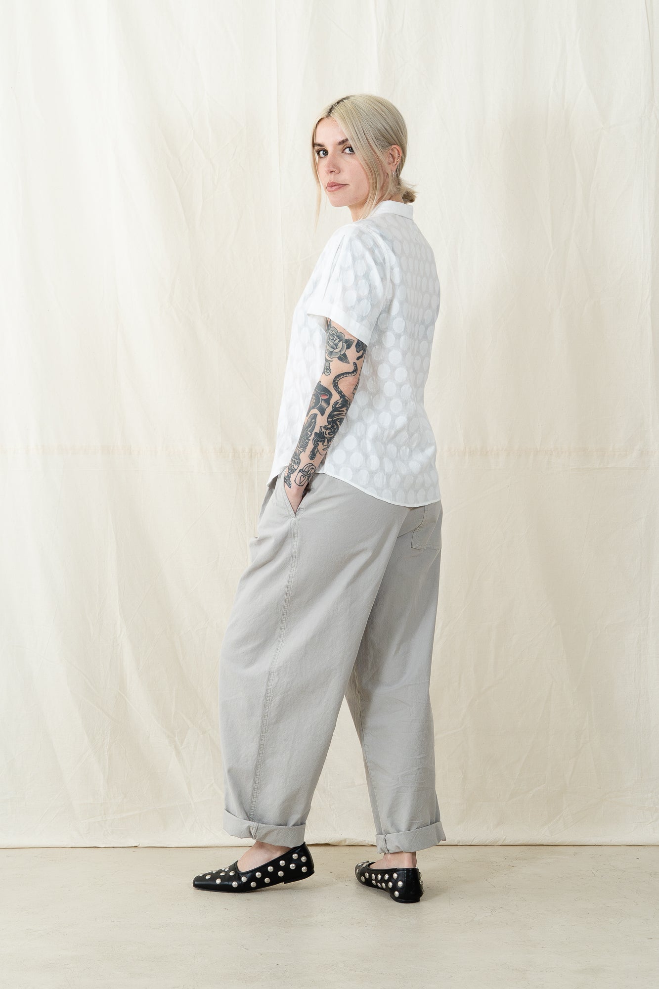 Uqnatu Pleat Sleeve Blouse