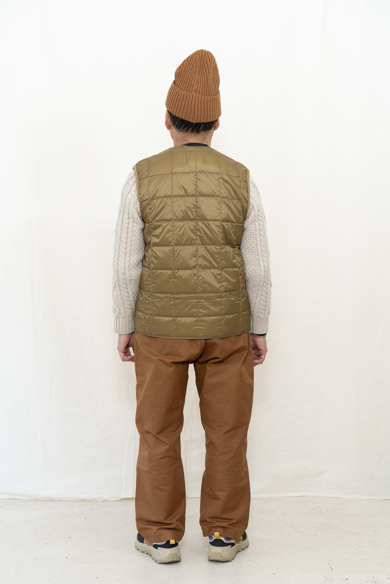 TAION Unisex Basic V-Neck Button Down Vest