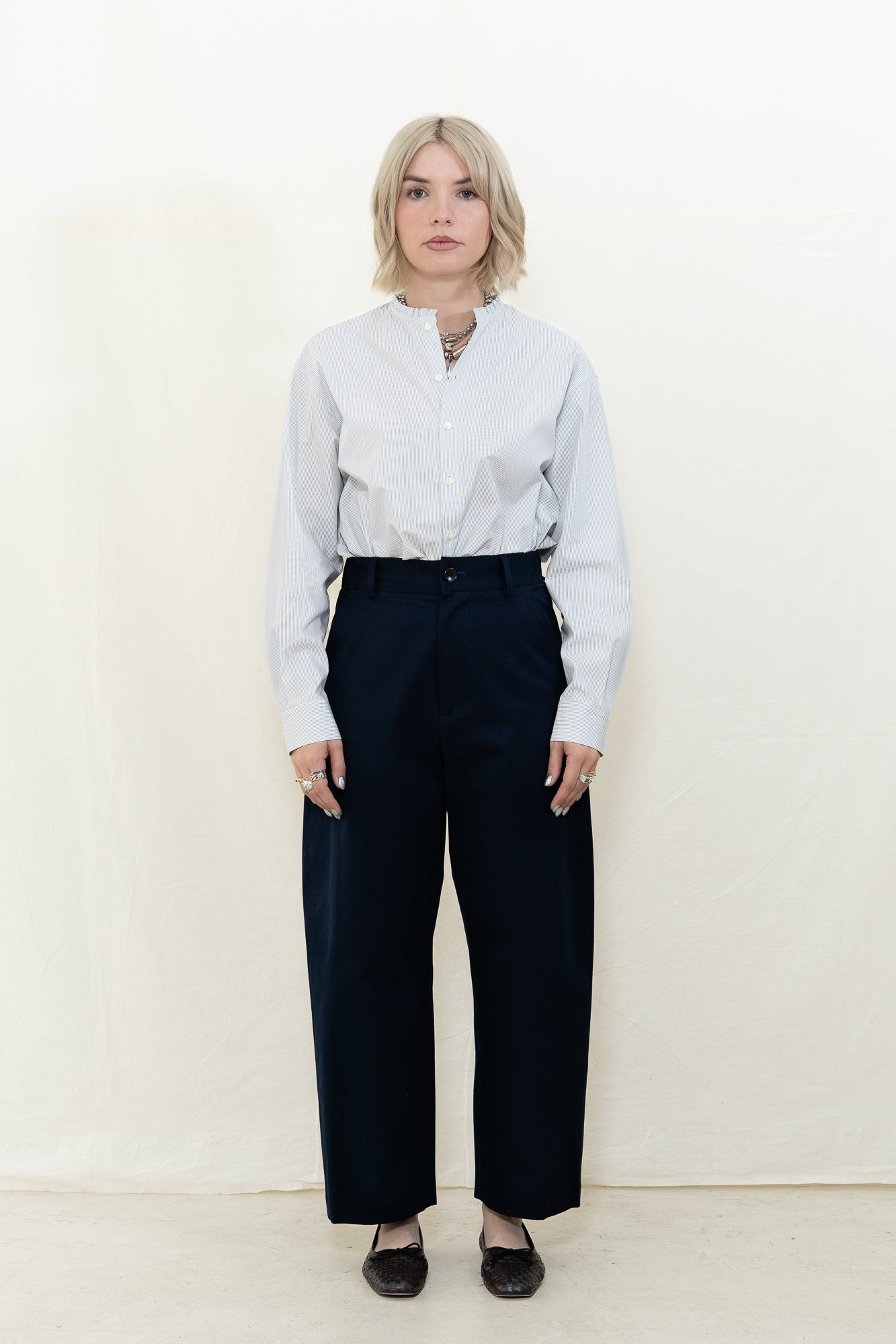 NICHOLSON & NICHOLSON Ecru LC Pant in Navy