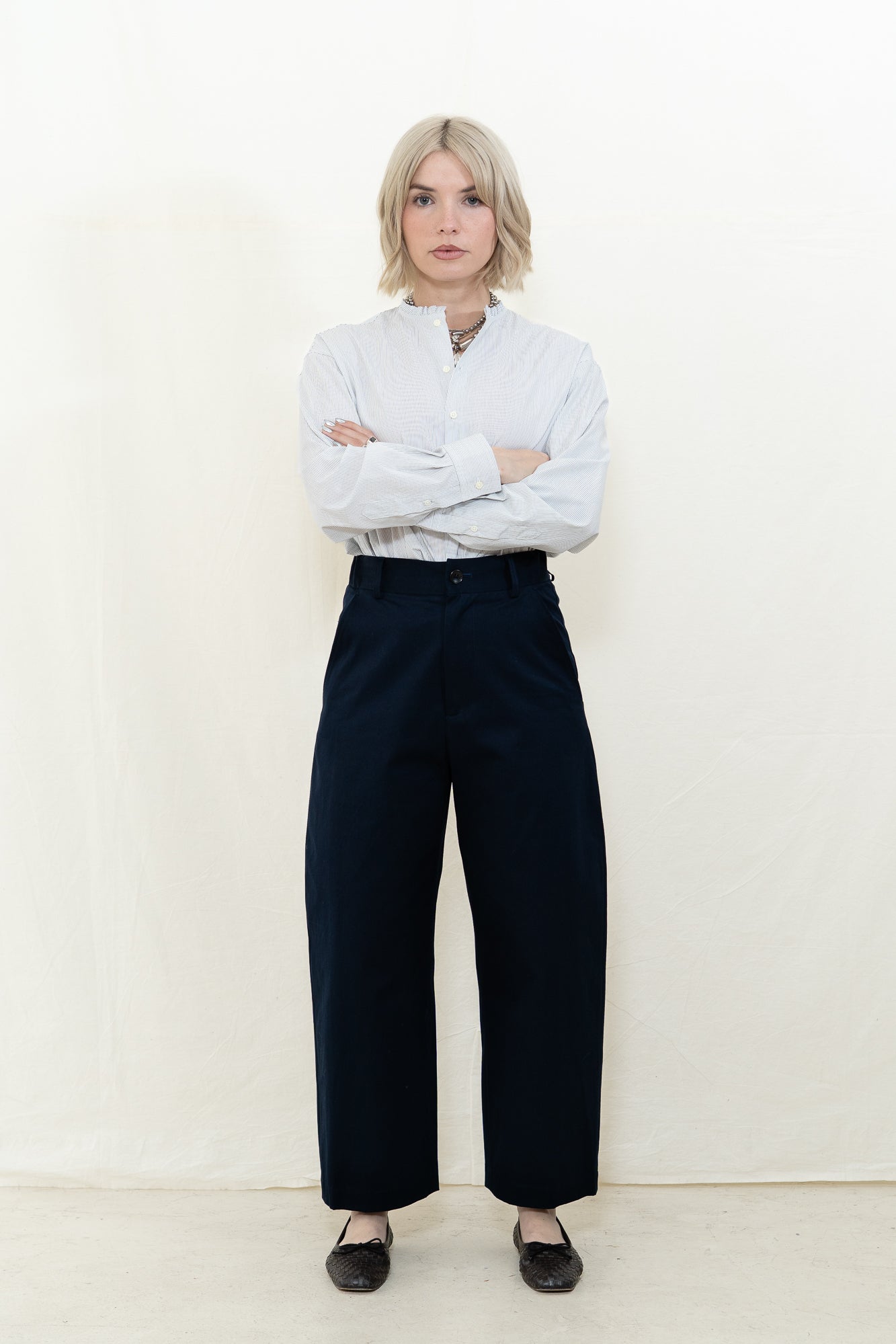 NICHOLSON & NICHOLSON Ecru LC Pant in Navy
