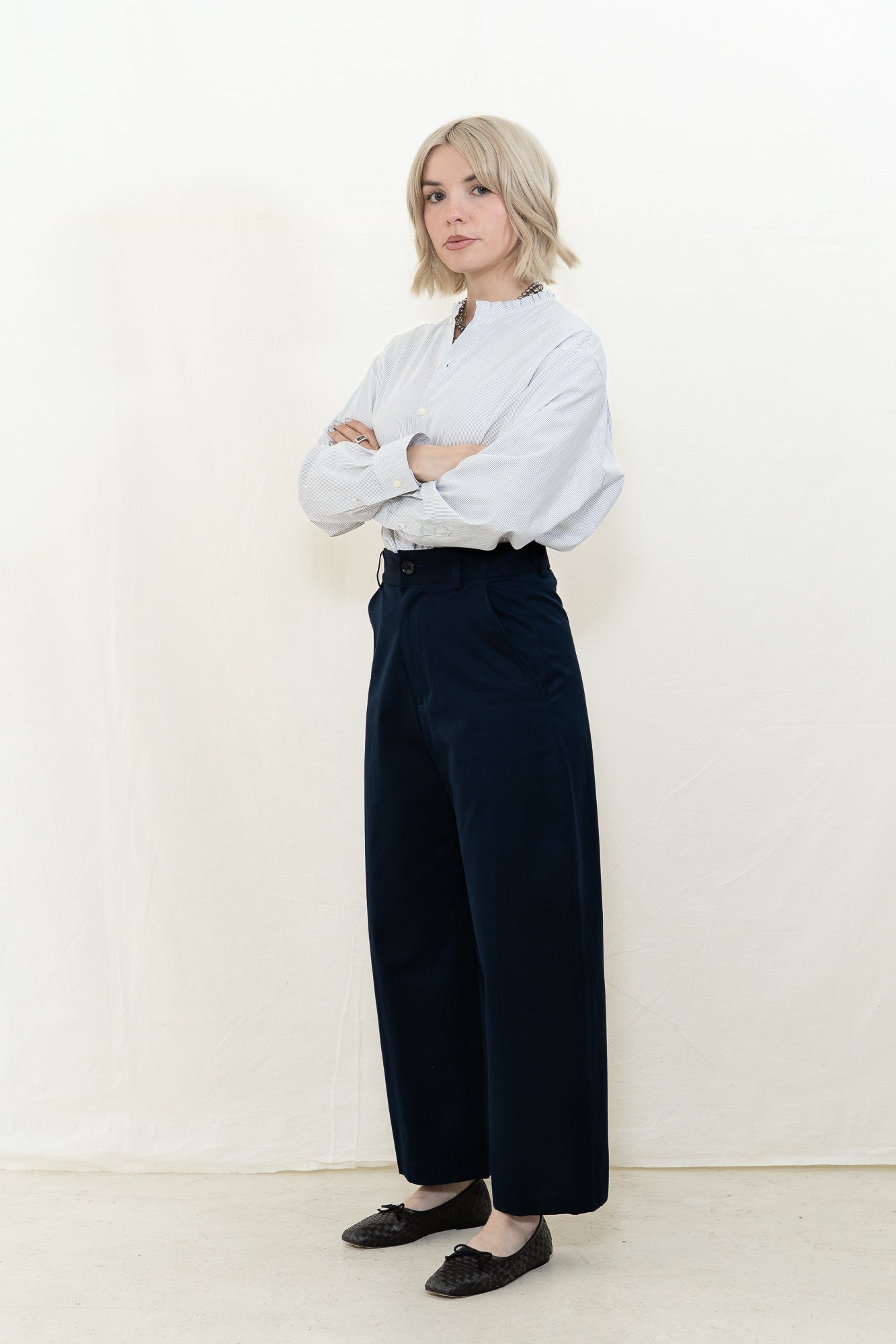 NICHOLSON & NICHOLSON Ecru LC Pant in Navy