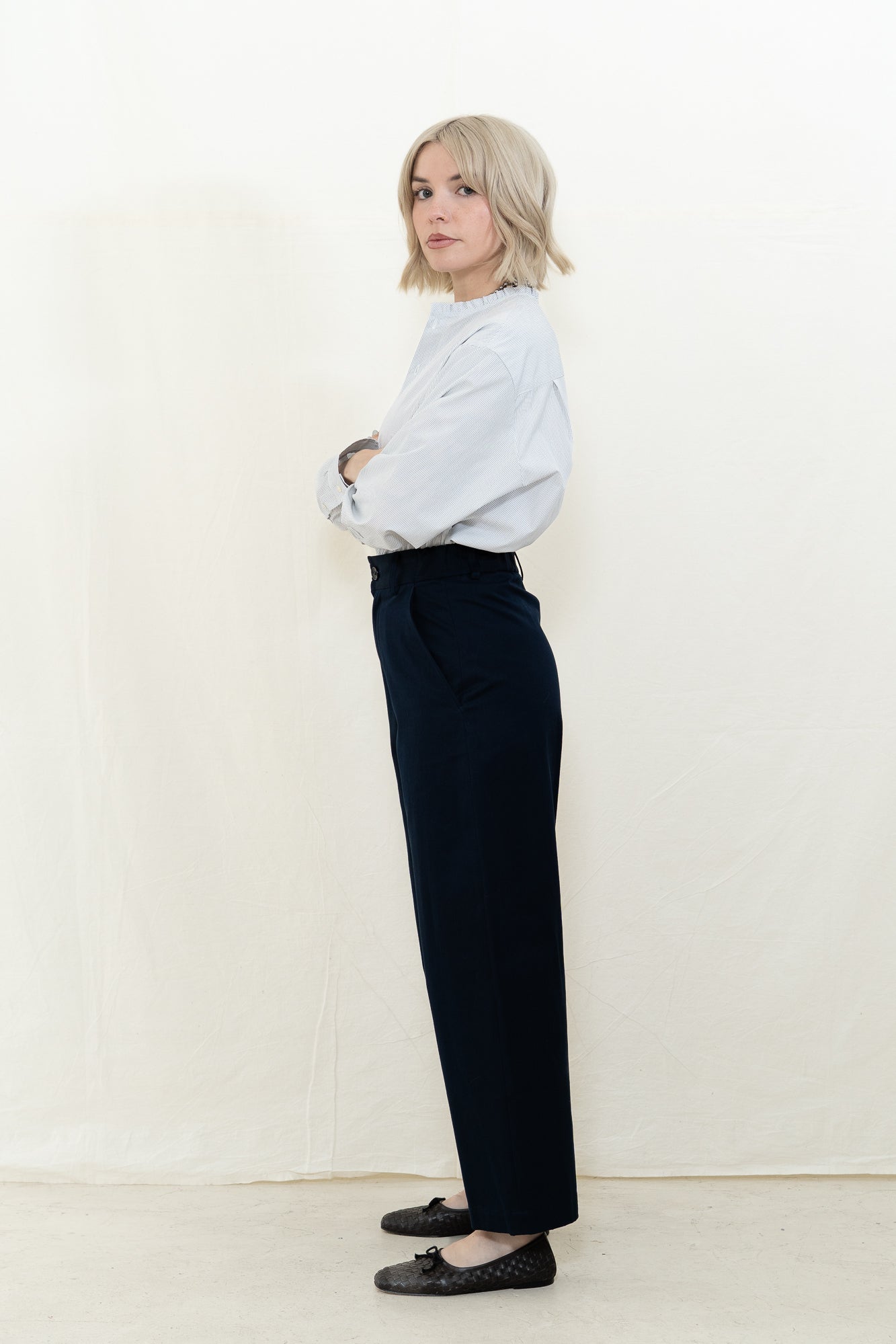 NICHOLSON & NICHOLSON Ecru LC Pant in Navy