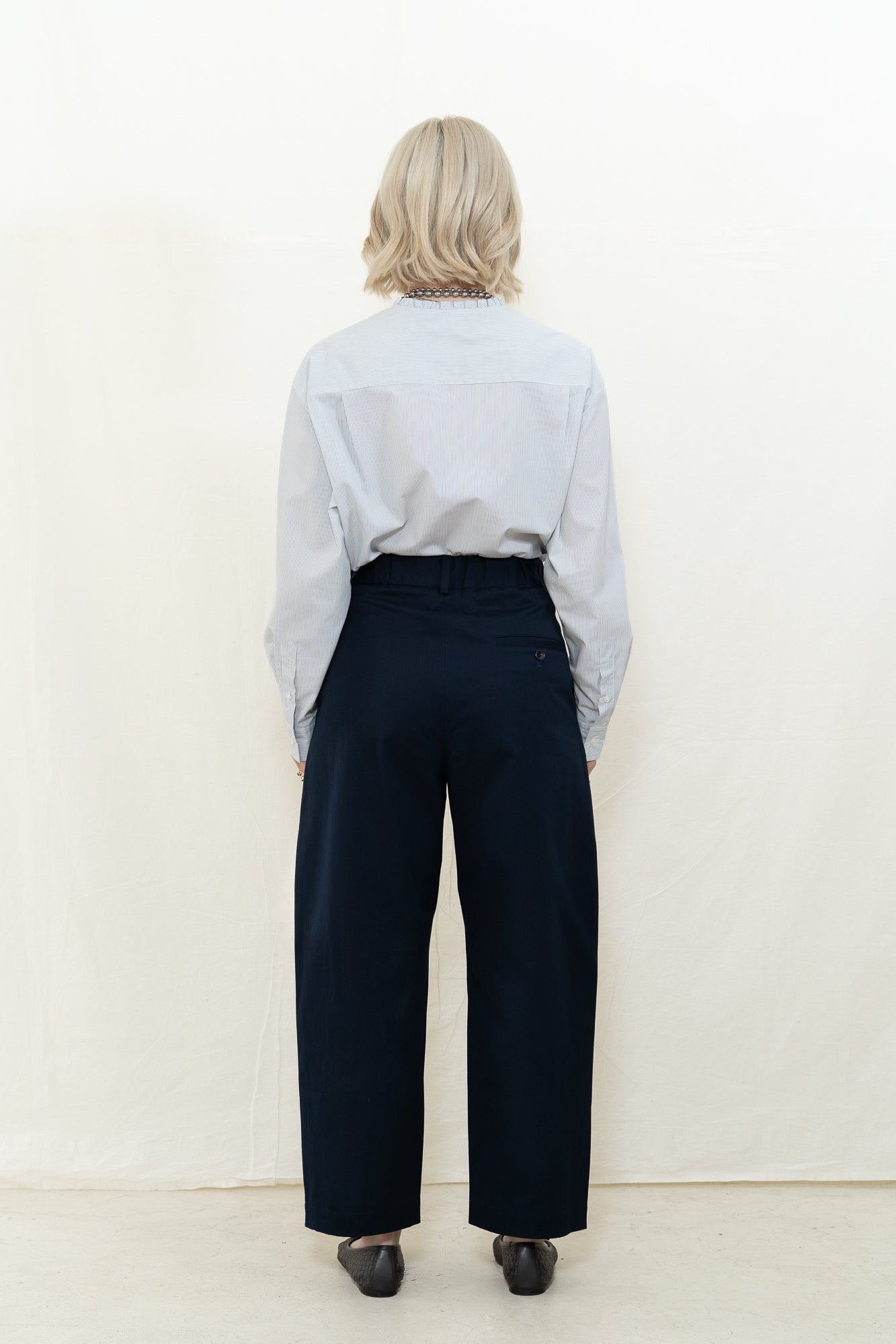 NICHOLSON & NICHOLSON Ecru LC Pant in Navy