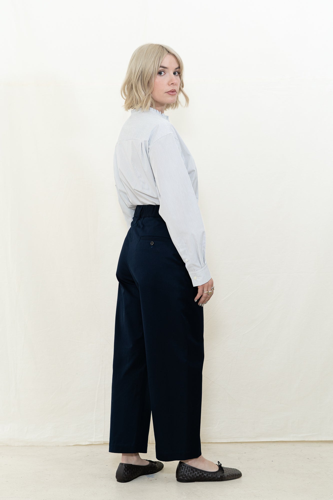 NICHOLSON & NICHOLSON Ecru LC Pant in Navy