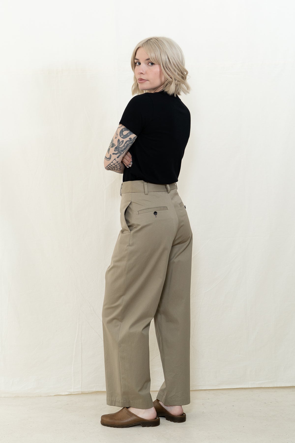 NICHOLSON & NICHOLSON Sable Chino Pants