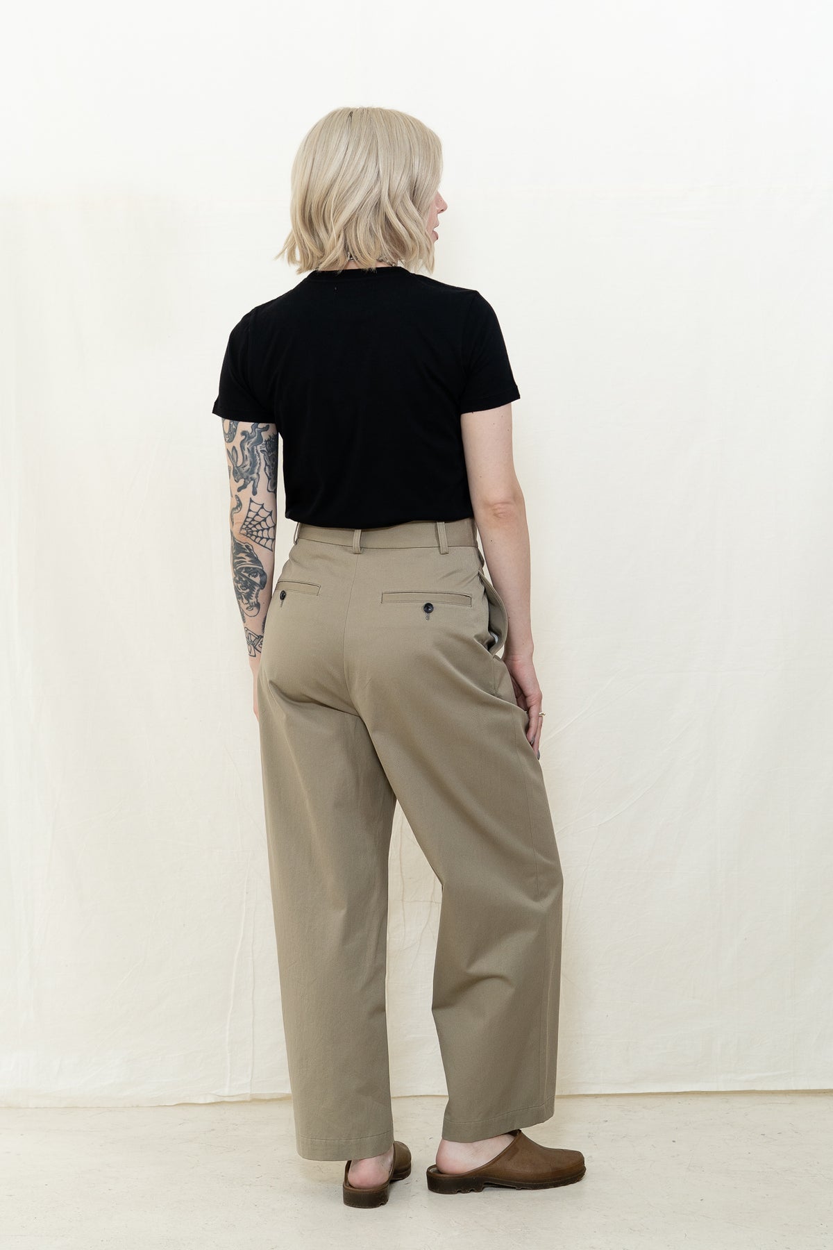 NICHOLSON & NICHOLSON Sable Chino Pants