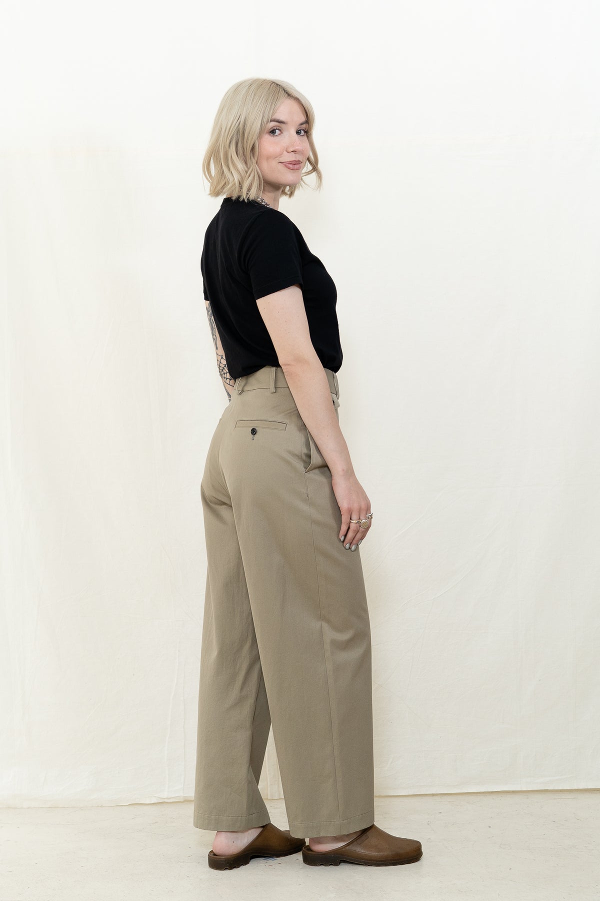 NICHOLSON & NICHOLSON Sable Chino Pants