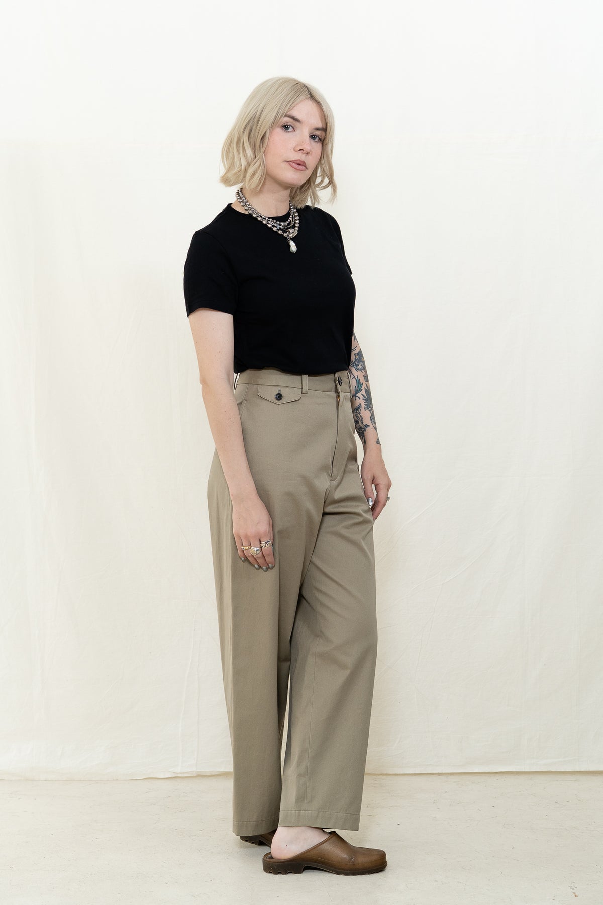 NICHOLSON & NICHOLSON Sable Chino Pants