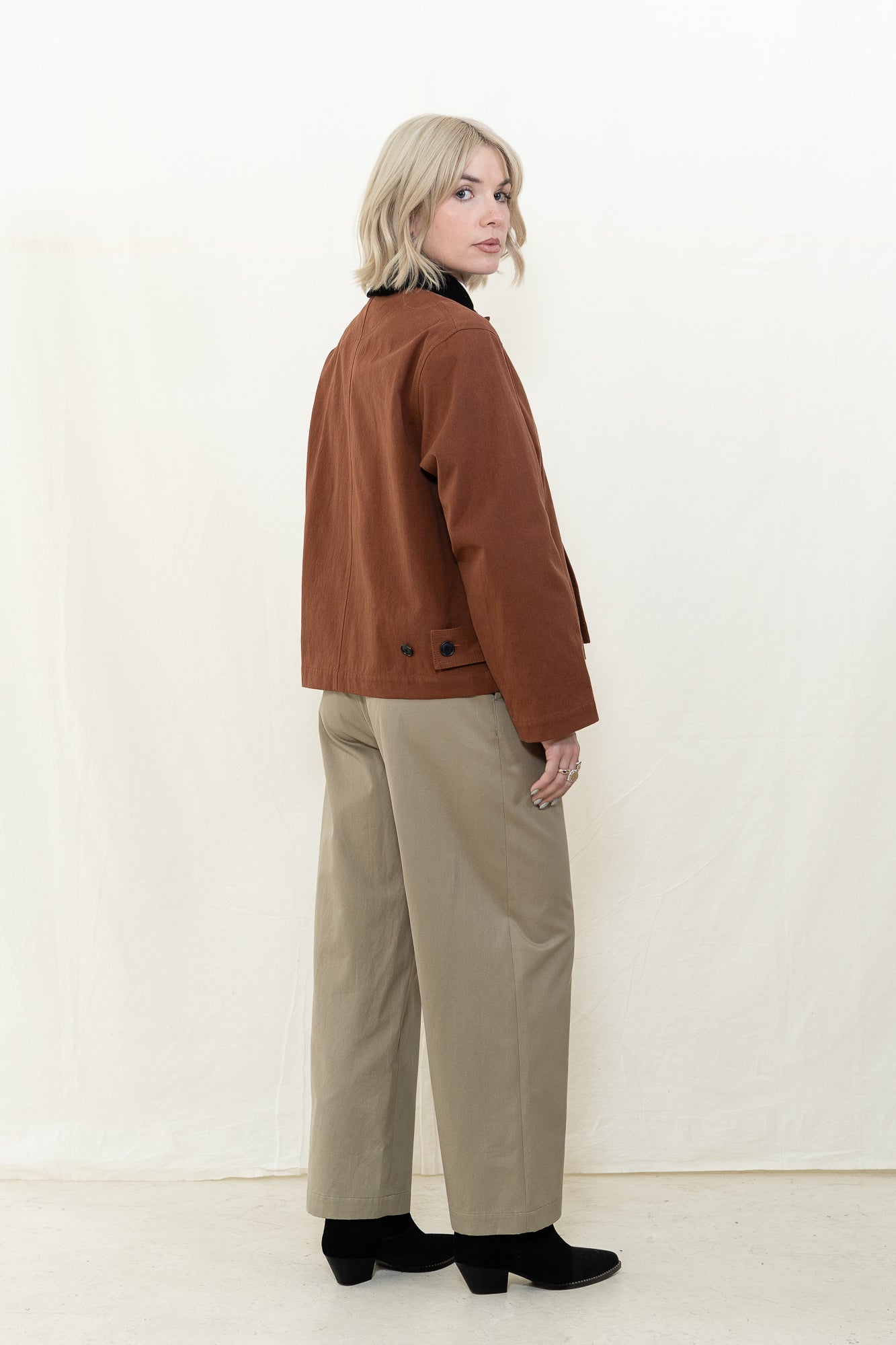 NICHOLSON & NICHOLSON Romeo Jacket in Brown