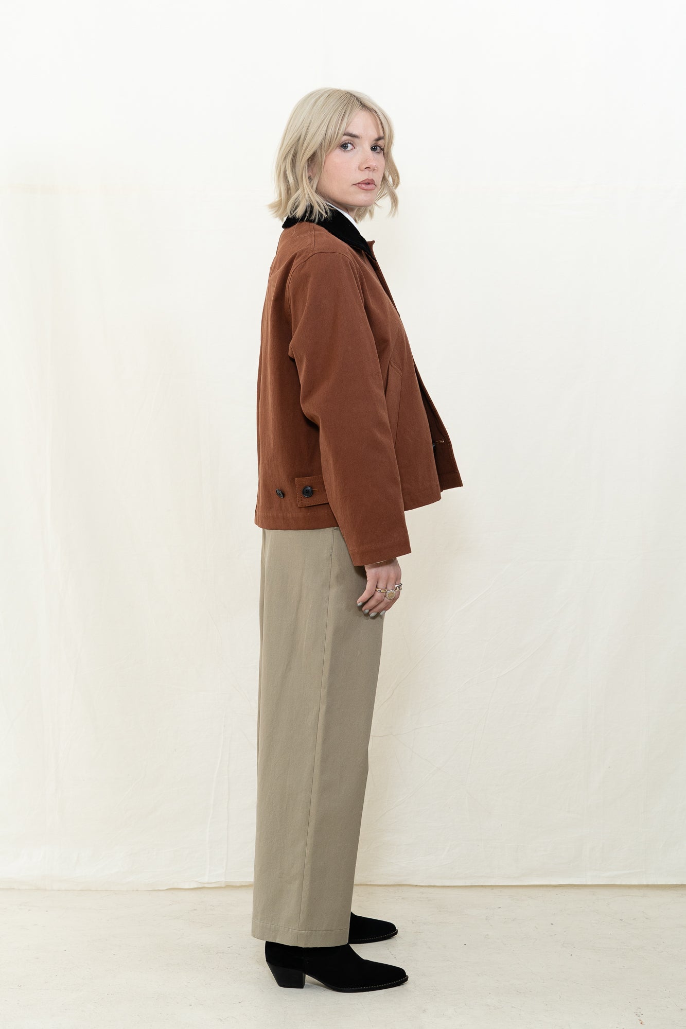 NICHOLSON & NICHOLSON Romeo Jacket in Brown