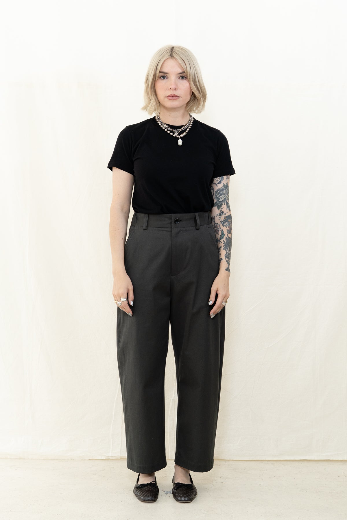 NICHOLSON & NICHOLSON Ecru-Chino Pants