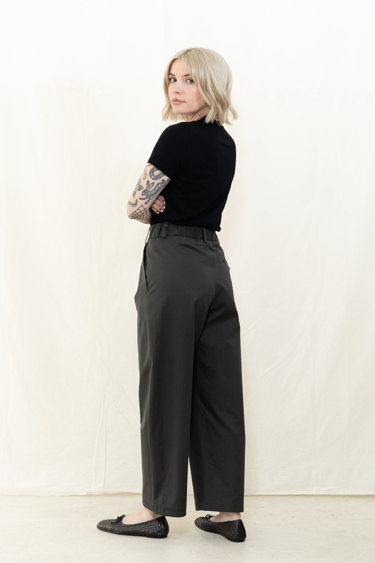 NICHOLSON & NICHOLSON Ecru-Chino Pants
