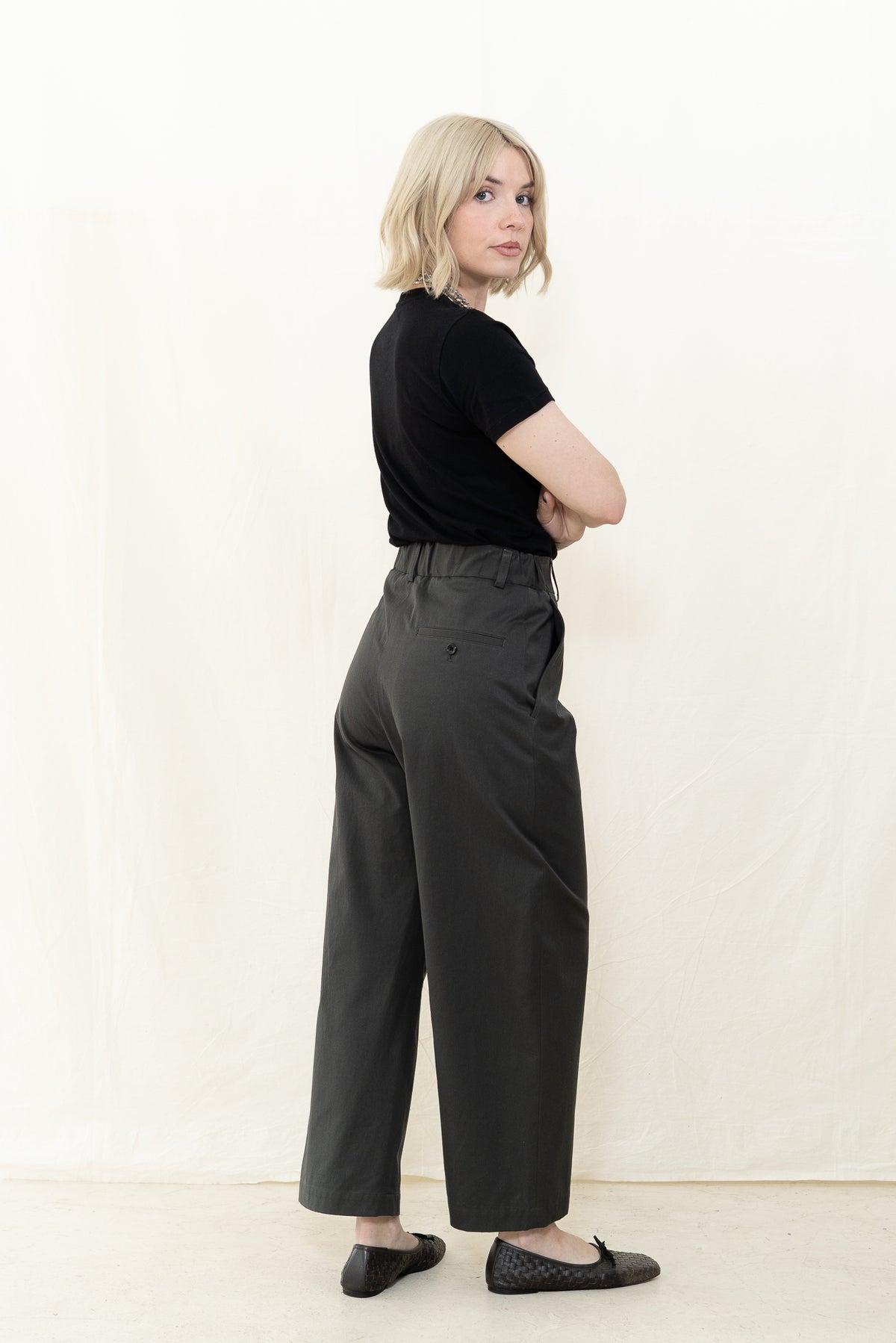 NICHOLSON & NICHOLSON Ecru-Chino Pants