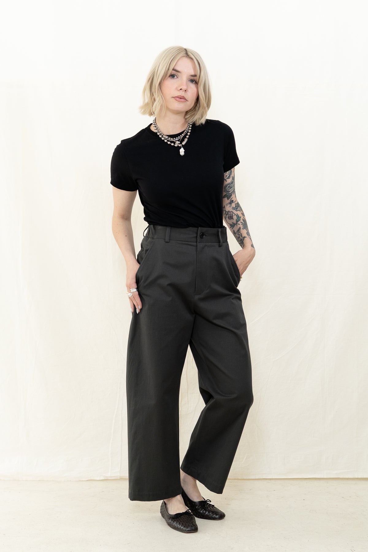 NICHOLSON & NICHOLSON Ecru-Chino Pants