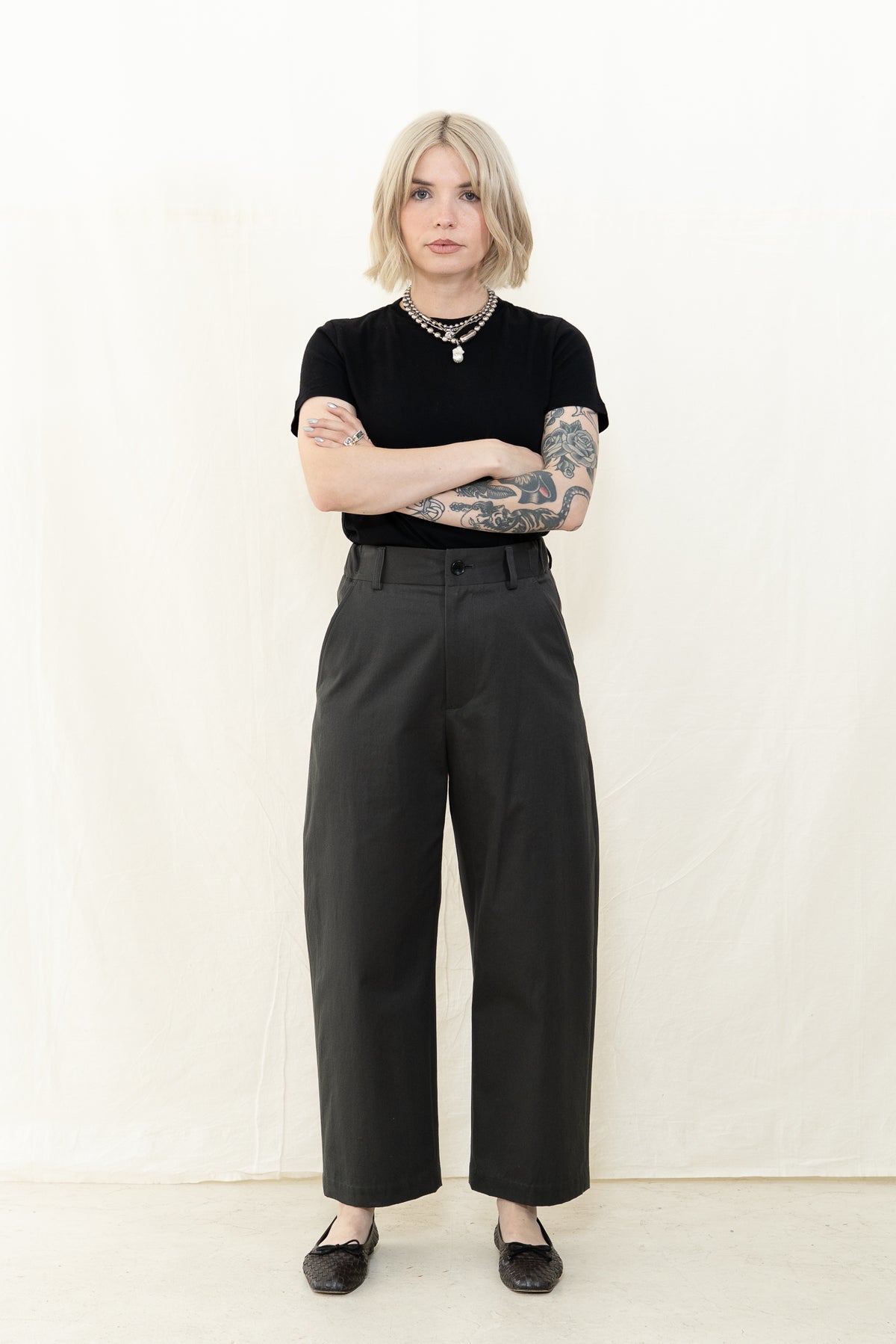 NICHOLSON & NICHOLSON Ecru-Chino Pants