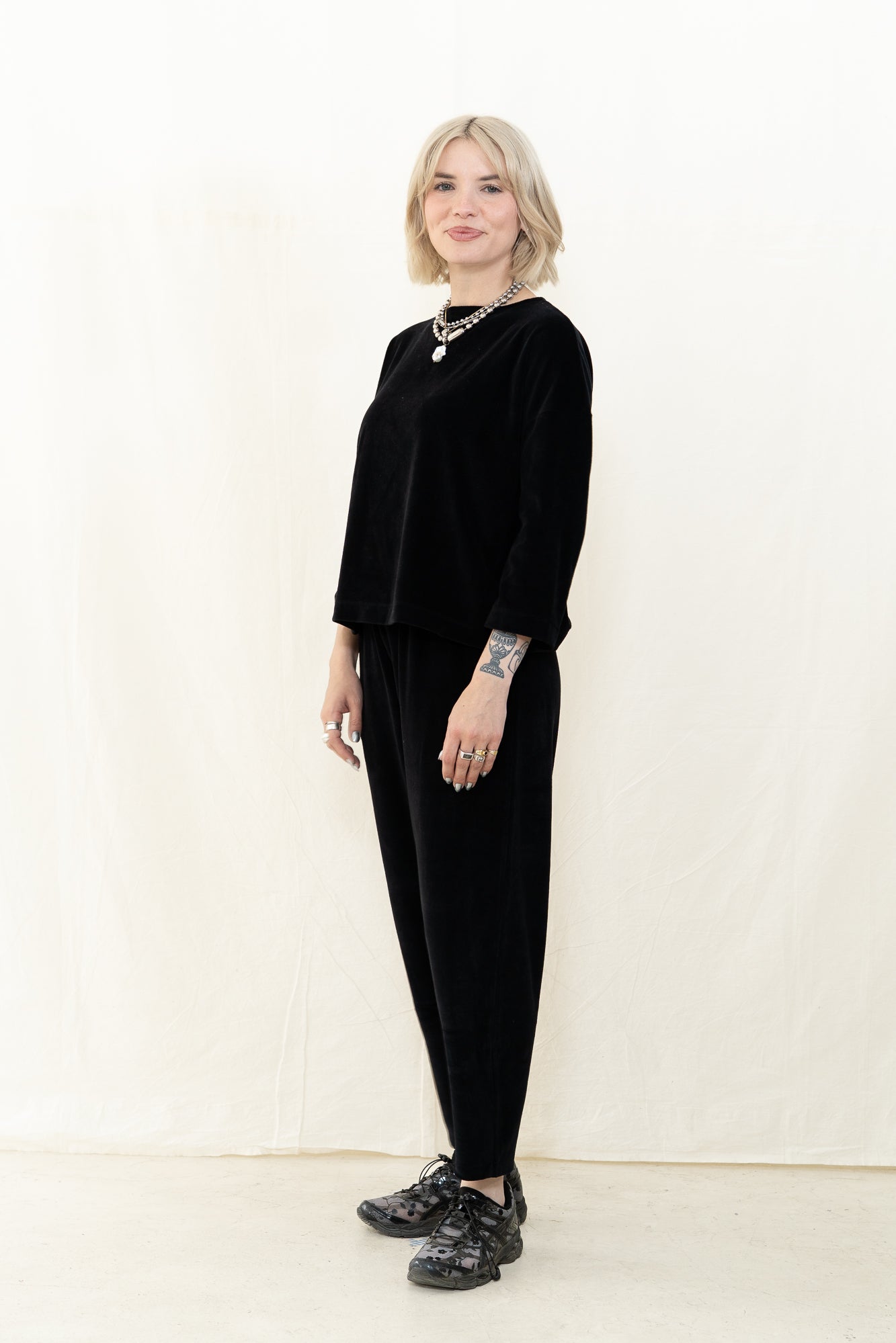 Beaumont Organic Divya Velour Top in Black