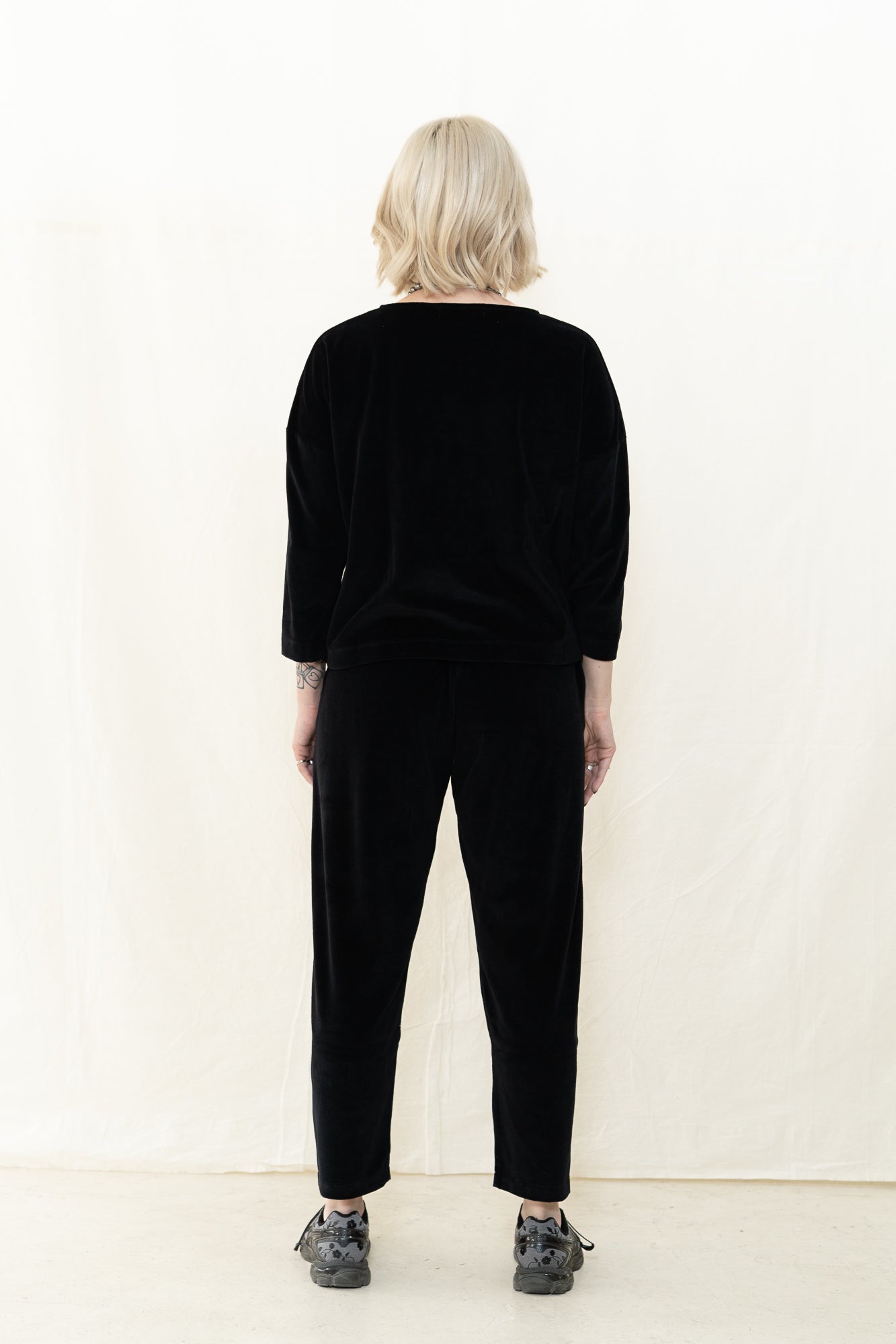 Beaumont Organic Divya Velour Top in Black