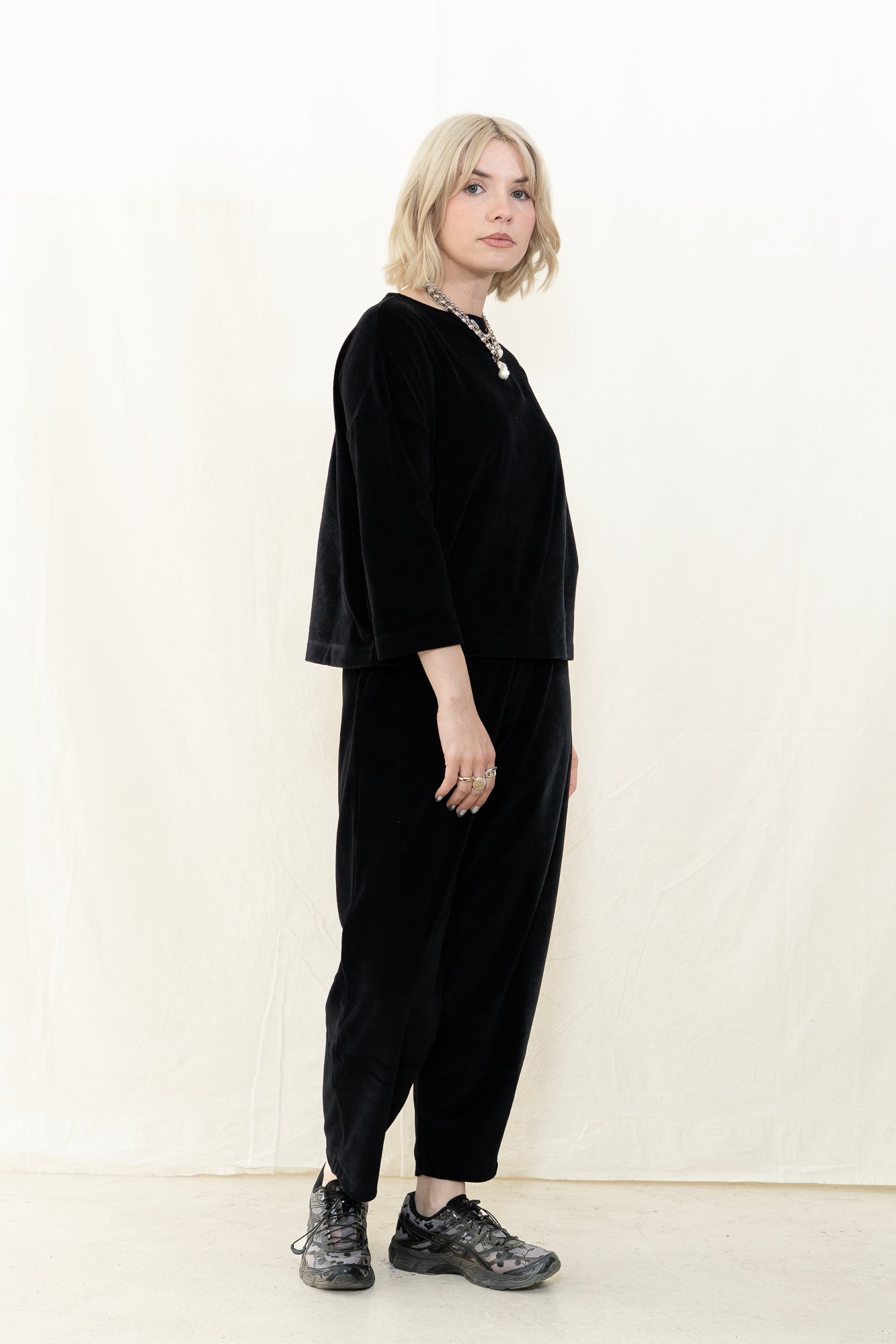 Beaumont Organic Divya Velour Top in Black