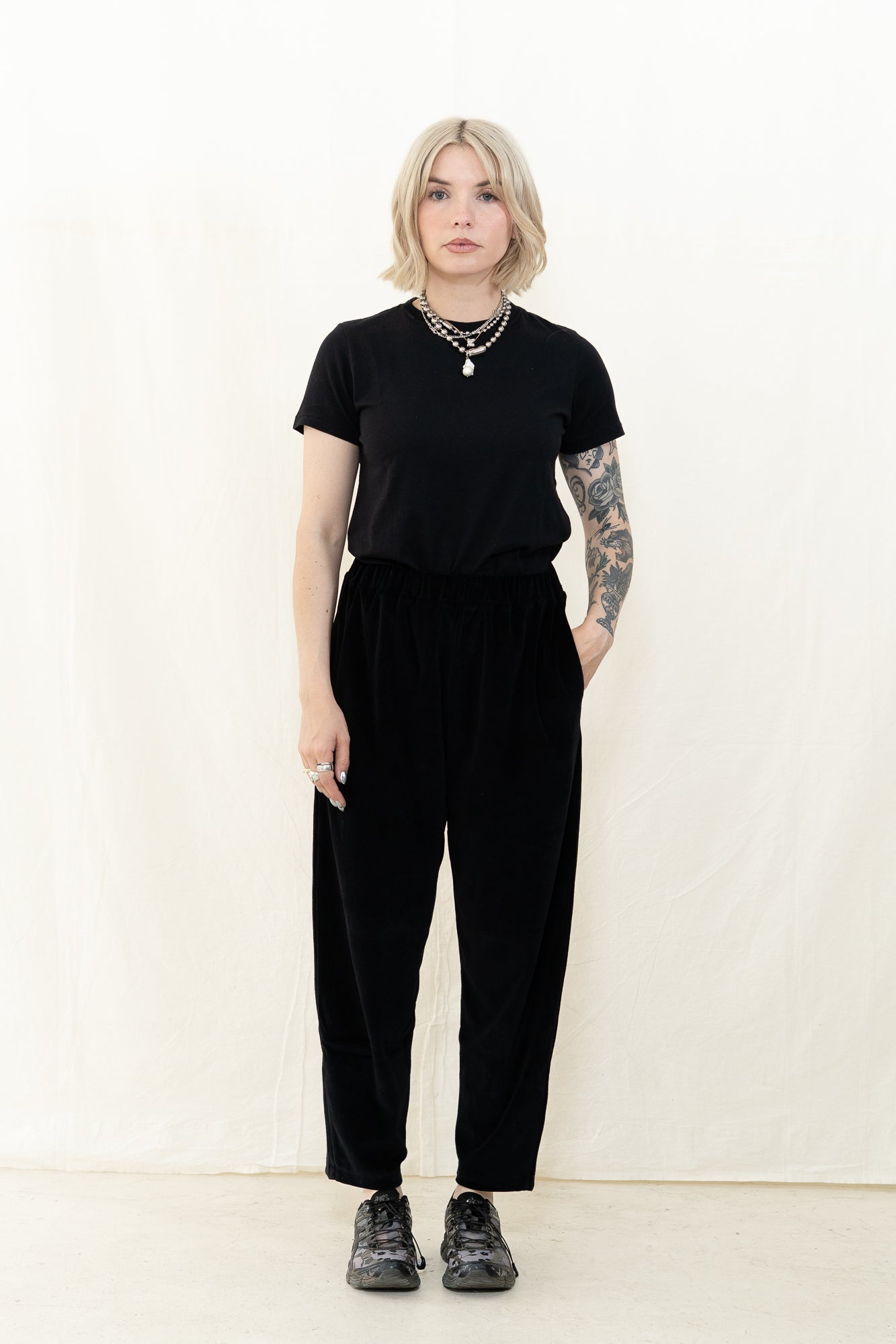 Beaumont Organic Tara Velour Pant in Black