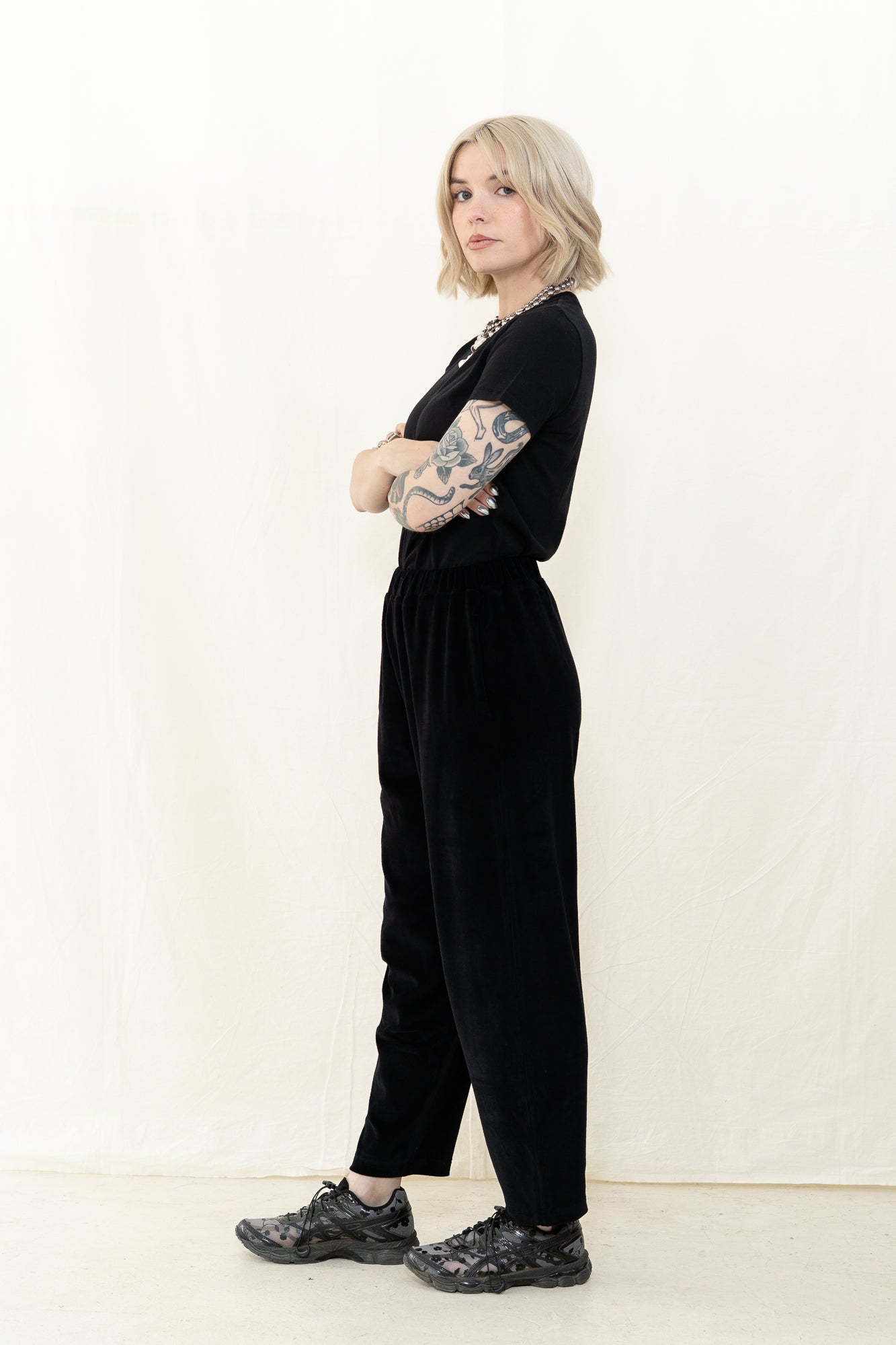 Beaumont Organic Tara Velour Pant in Black