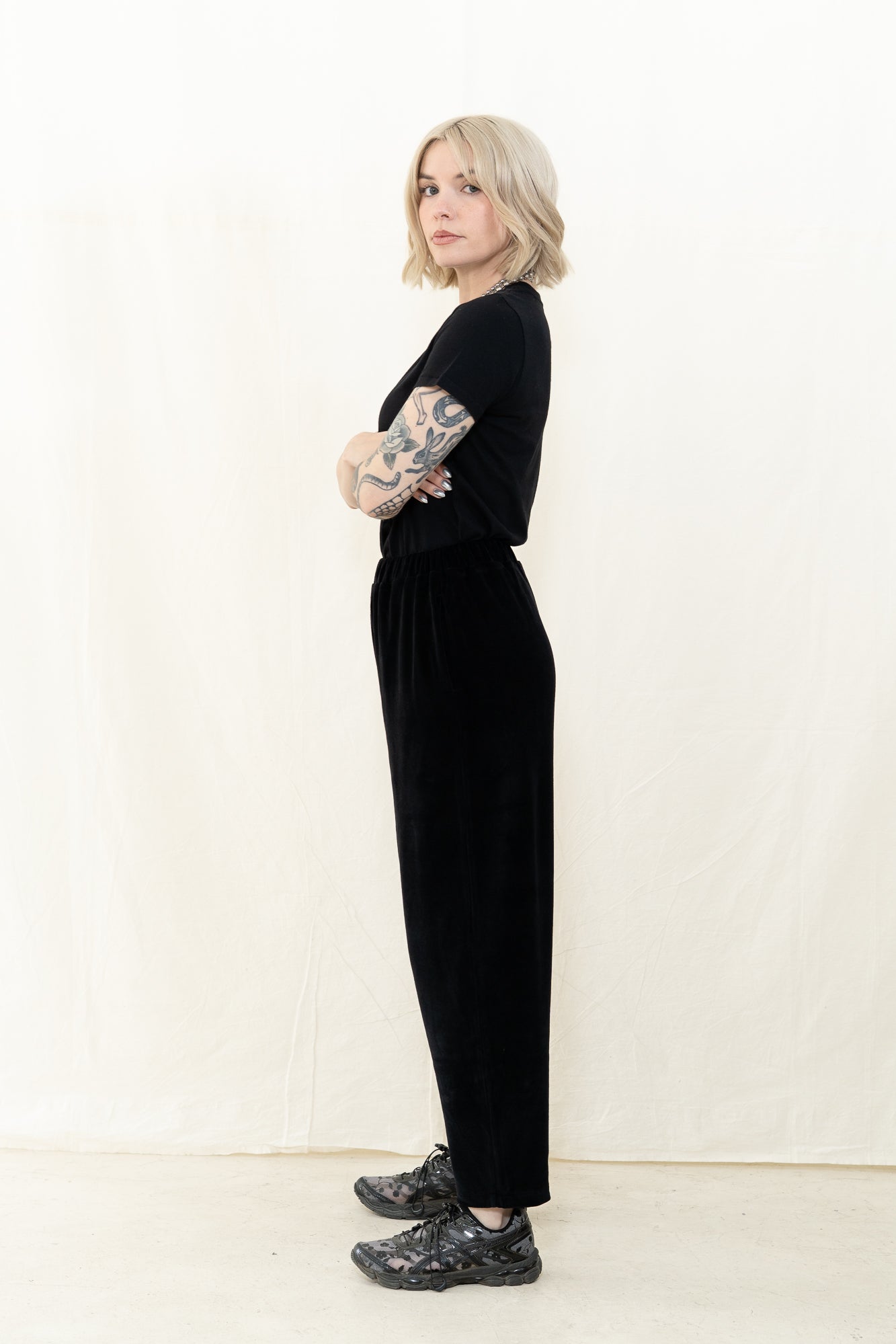 Beaumont Organic Tara Velour Pant in Black