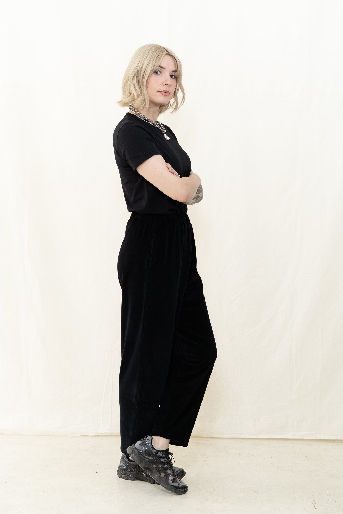 Beaumont Organic Tara Velour Pant in Black