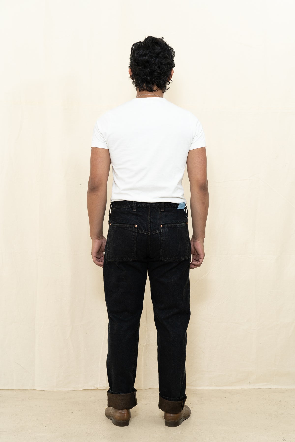 Tender Tapered Jeans in Brown Hat