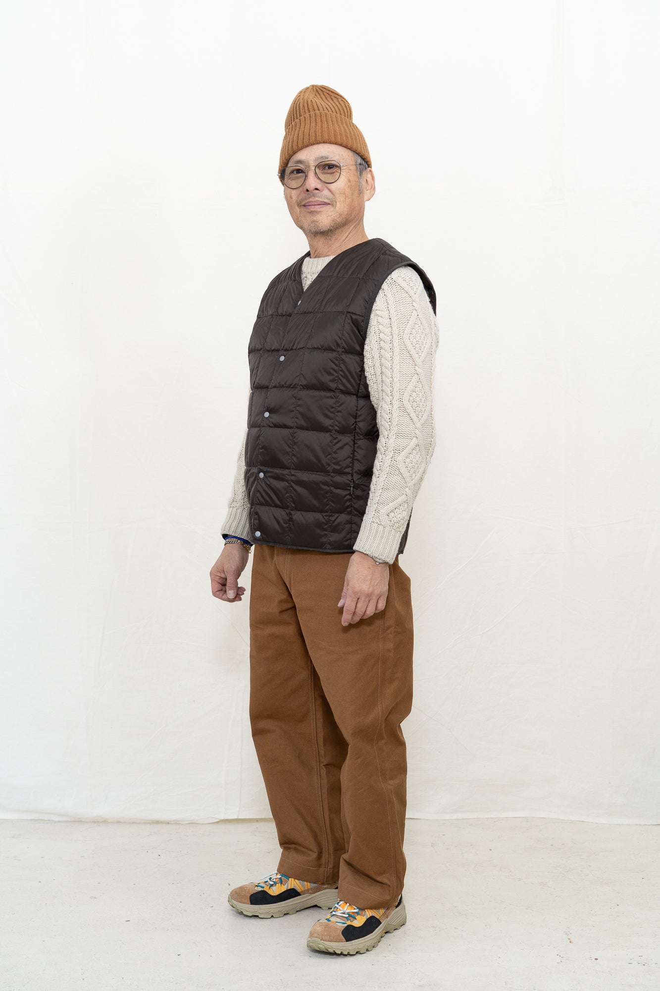 TAION Unisex Basic V-Neck Button Down Vest