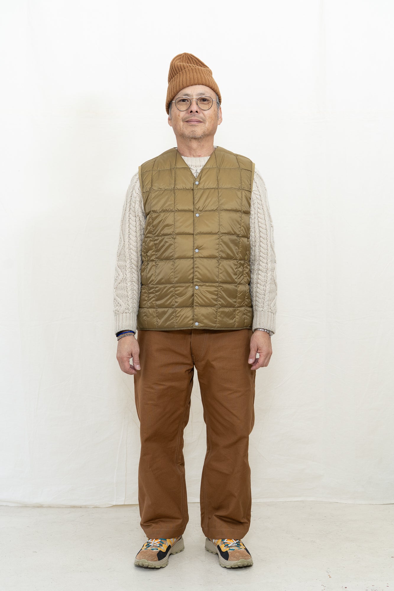 TAION Unisex Basic V-Neck Button Down Vest