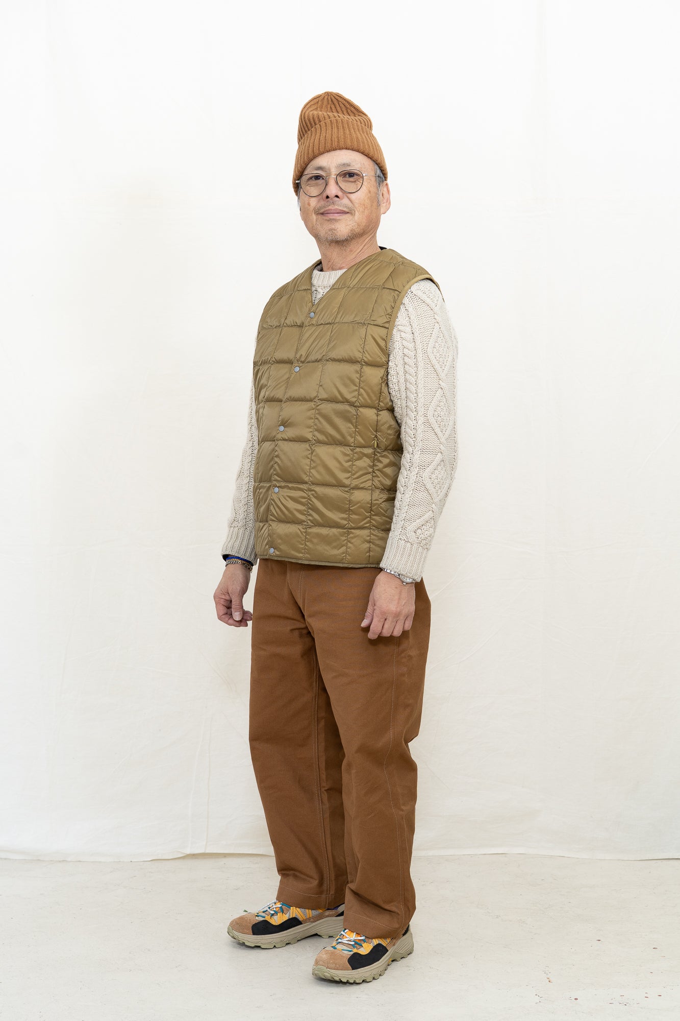 TAION Unisex Basic V-Neck Button Down Vest