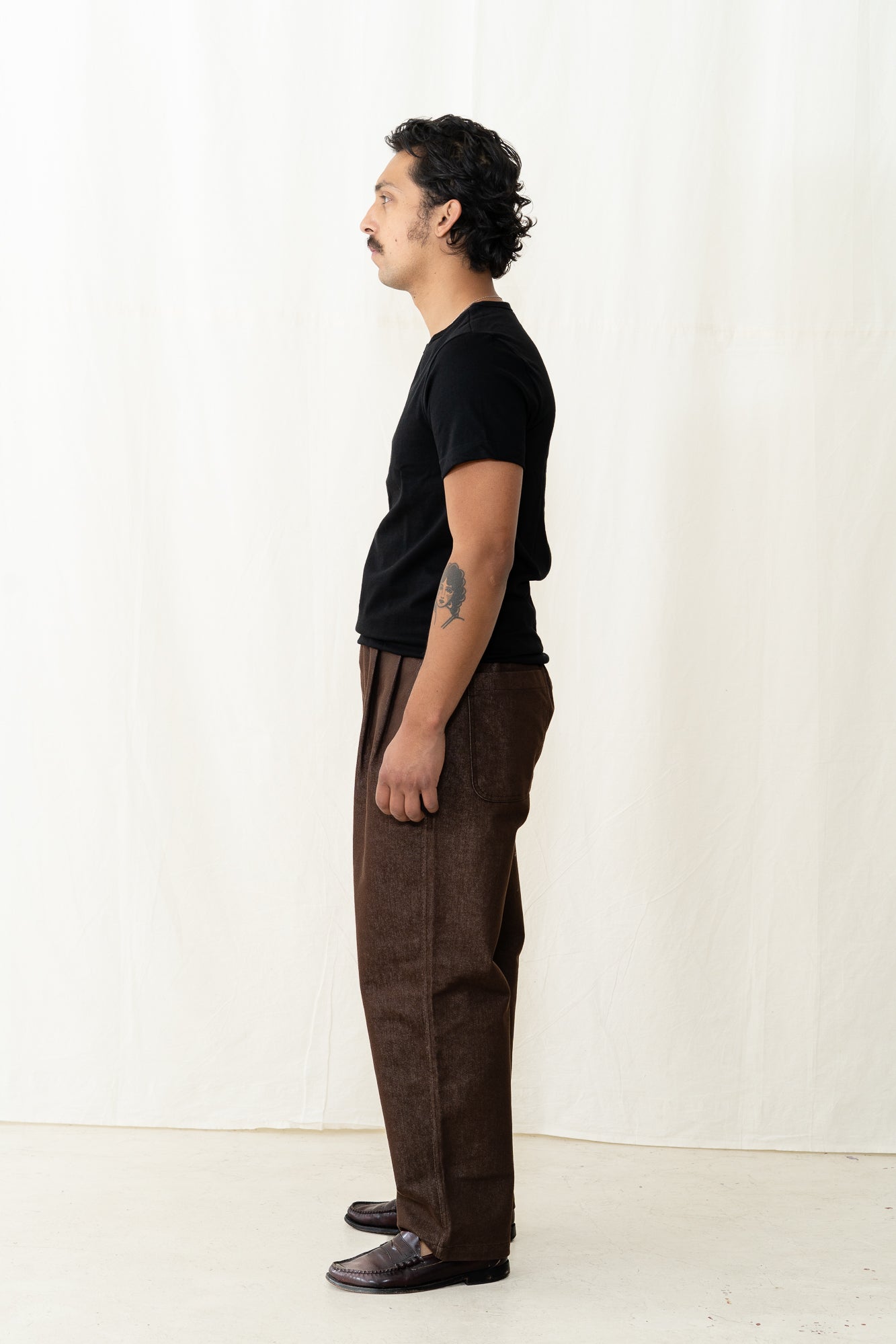 KAPPY Two Tuck Wide Denim Pants in Brown